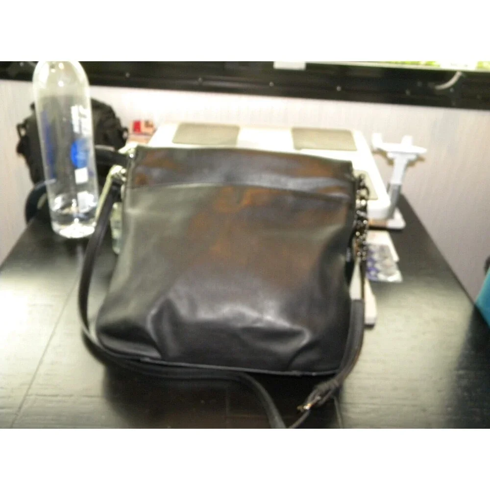 Simply Vera Remsen Crossbody Bag - Picture 5 of 11